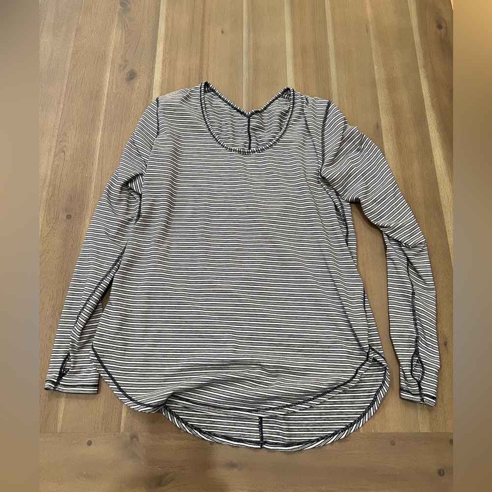 Lululemon long sleeve tee- navy stripe- unsure of size 8 or 10